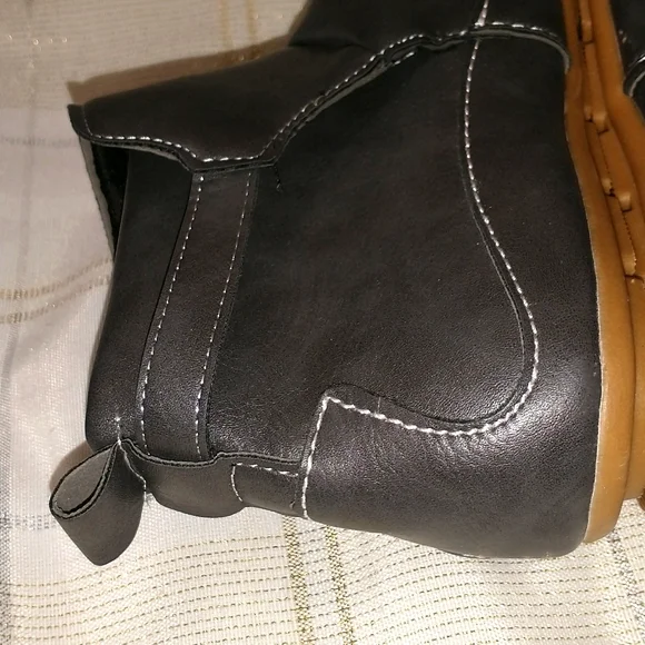 Ladies moccasins size 7 adjustable at ankle NEW - Picture 3 of 6